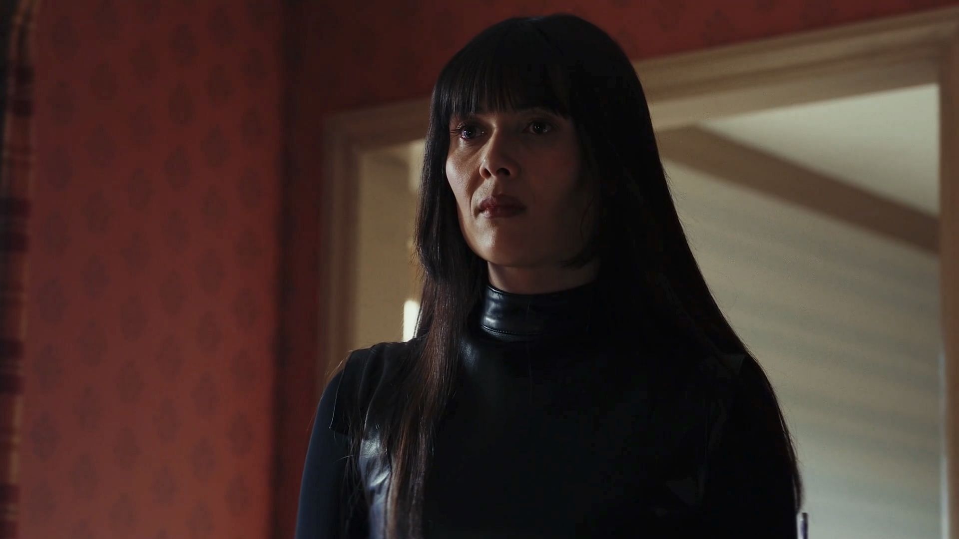 Alex is the Iguana in the Poker Face season 2 finale (Image via Peacock)